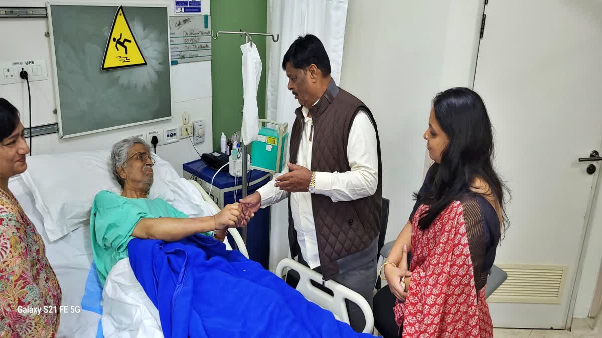 Minister Mahadevappa inquired about Tara Nath s health