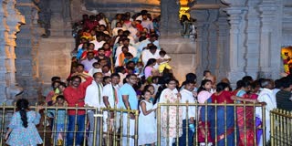 Yadadri Lakshmi Narasimha Swamy Temple Rush