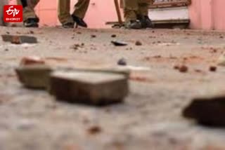 फिरोजाबाद में पुलिस पर हमला.