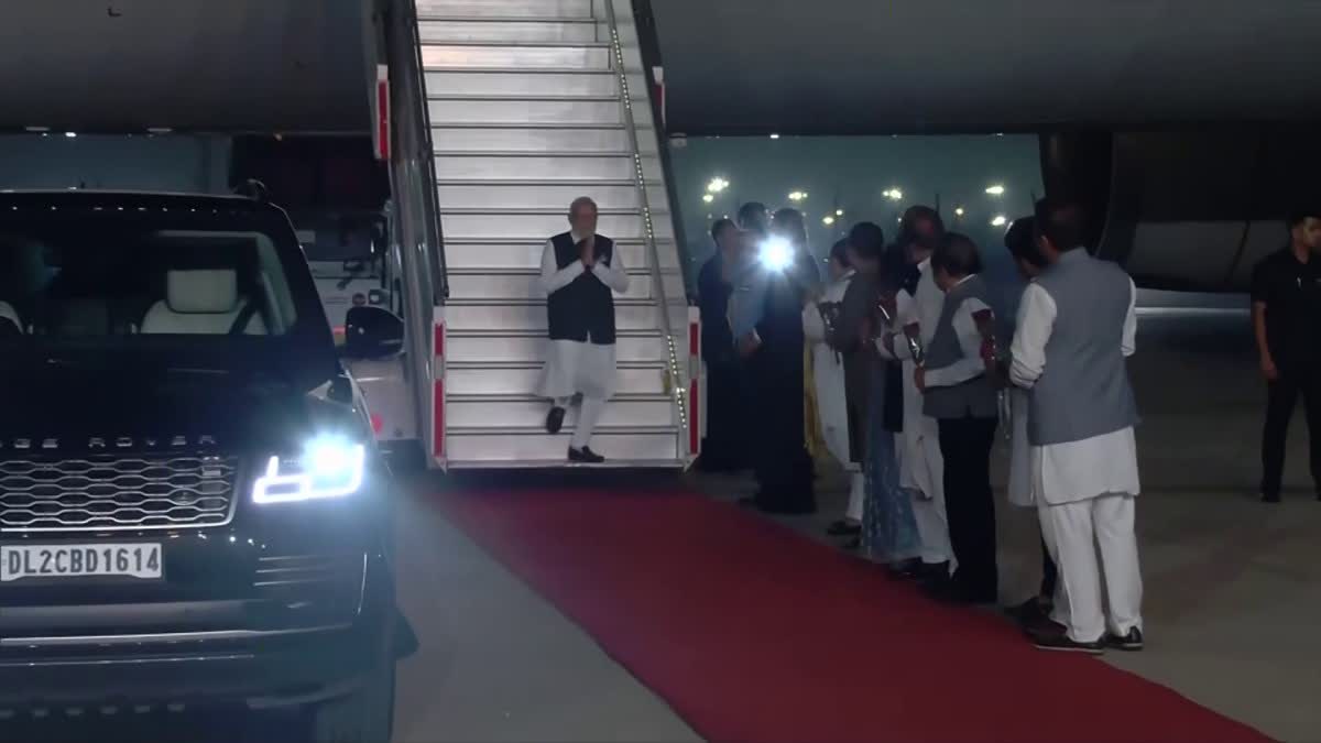 pm modi lands in delhi