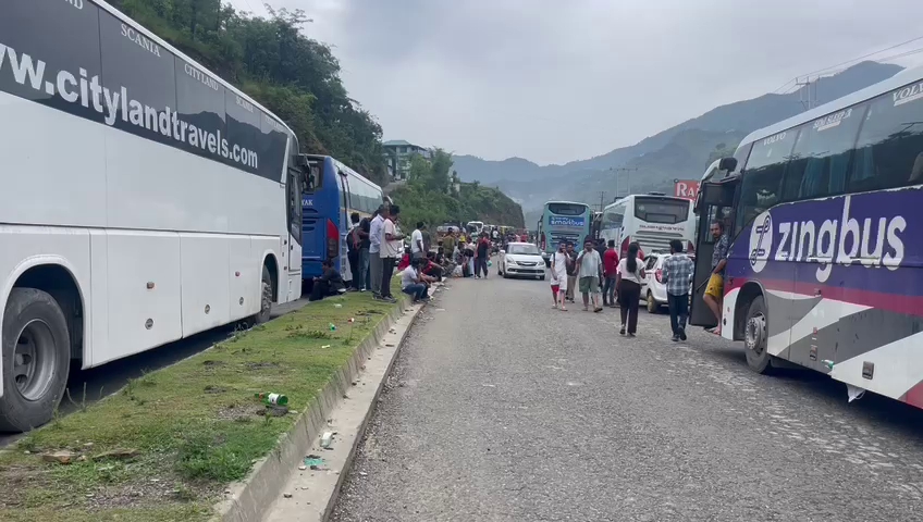 NH Closed in Mandi Due to Landslide.