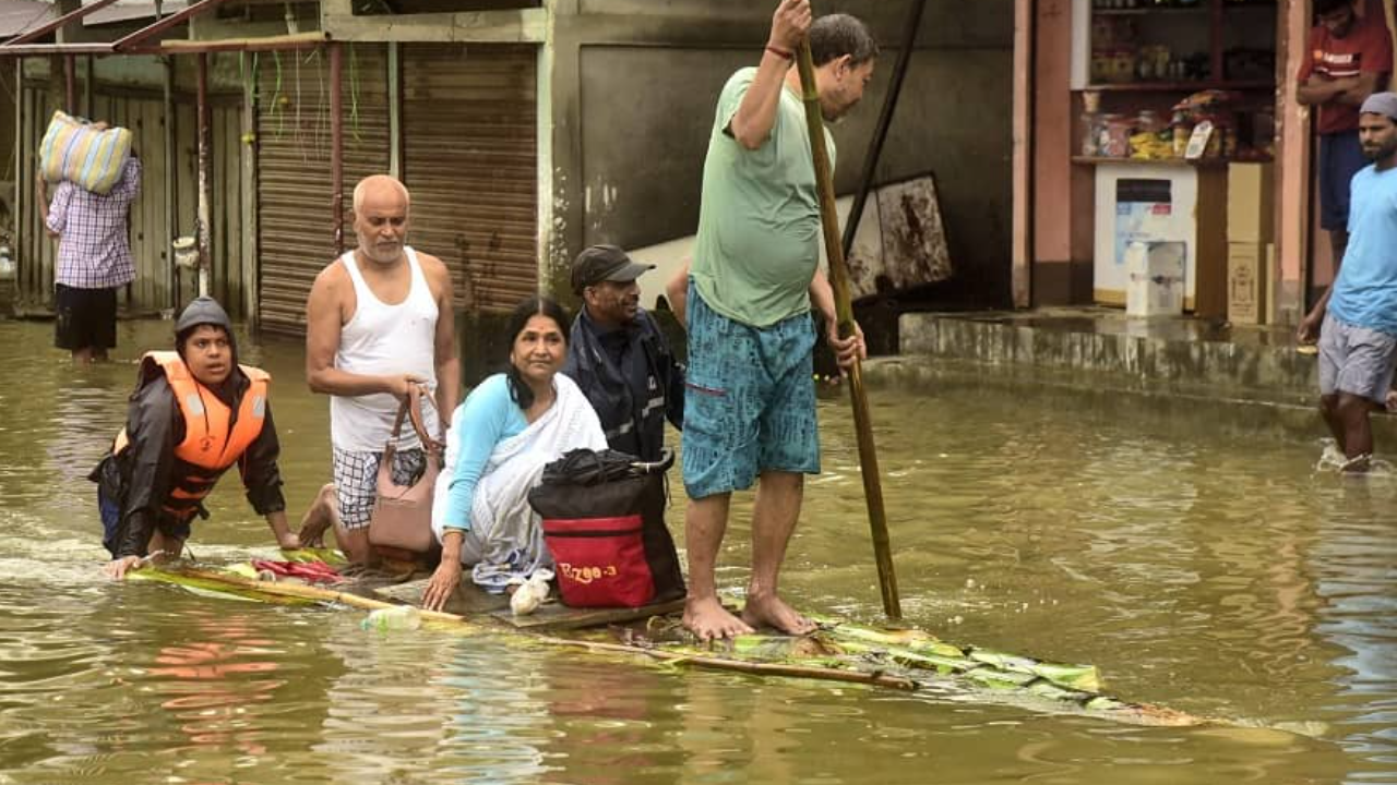 Assam Flood: Flood situation improving in Assam, 2.72 lakh people still affected lakh
