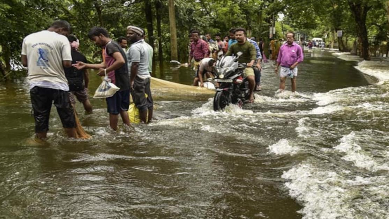 Assam Flood: Flood situation improving in Assam, 2.72 lakh people still affected lakh