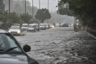 Gujarat Monsoon Updates: ધોધમાર વરસાદથી રાજસ્થાન હાઈવે પર વાહનોની ગતિ ધીમી પડી