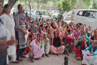 Mid-day meal workers demand hike in wages, Demand letter submitted