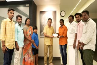 Kamal Haasan gifts car to Coimbatore woman bus driver who quit job  കനിമൊഴി എംപിയ്‌ക്ക് യാത്ര ടിക്കറ്റ്  കനിമൊഴി എംപി  ജോലി നഷ്‌ടപ്പെട്ട വനിത ഡ്രൈവര്‍  കാര്‍ സമ്മാനം നല്‍കി കമല്‍ഹാസന്‍  ശര്‍മിള മാതൃകയെന്ന്  ഡിഎംകെ എംപി കനിമൊഴി  ഡിഎംകെ എംപി