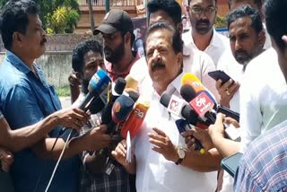 Rameesh chennithala criticized govt  സുധാകരനെതിരെ നടക്കുന്നത് രാഷ്‌ട്രീയ വേട്ടയാടല്‍  അഴിമതിക്കെതിരെ പൊരുതും  രമേശ്‌ ചെന്നിത്തല  സുധാകരനെതിരെ രാഷ്‌ട്രീയ വേട്ടയാടല്‍  മോന്‍സണ്‍ മാവുങ്കല്‍  കെപിസിസി അധ്യക്ഷന്‍ കെ സുധാകരനെതിരെയുണ്ടായ നടപടി  രമേശ്‌ ചെന്നിത്തല  kerala news updates  latest news in kerala  live news today