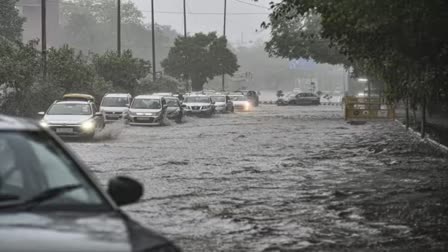 Gujarat Monsoon Updates: ધોધમાર વરસાદથી રાજસ્થાન હાઈવે પર વાહનોની ગતિ ધીમી પડી