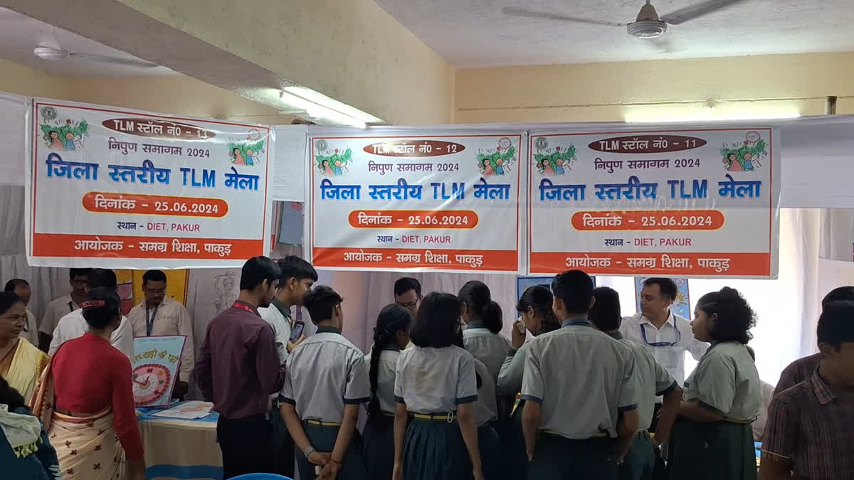 Students and teachers participated in TLM fair in Pakur