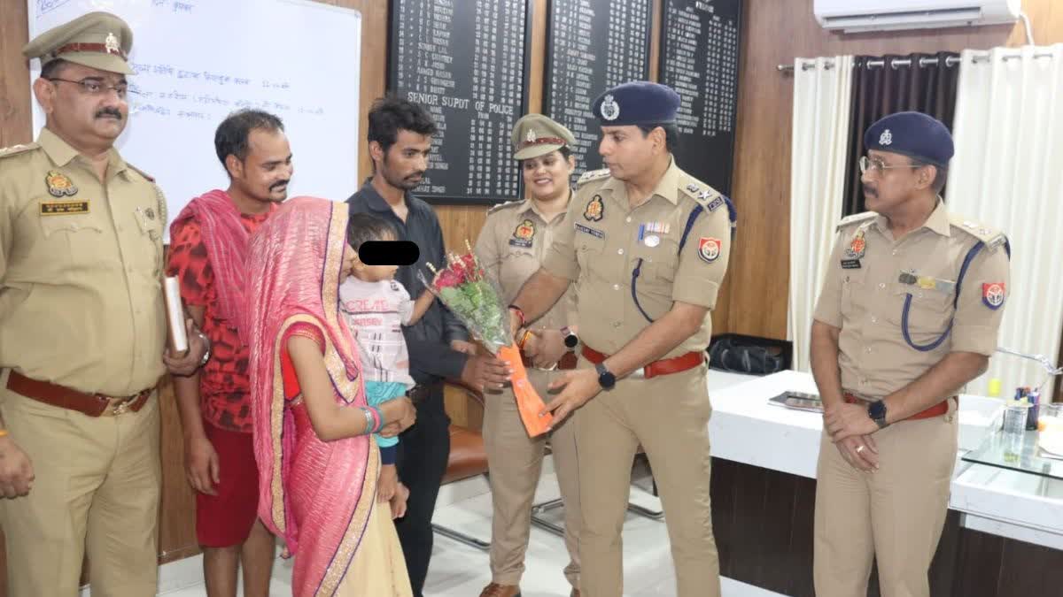 पुलिस ने दो साल के बच्चे को किया गिरफ्तार