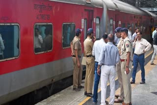 Looted two lakh rupees on the pretext of job in Railways in Jind of Haryana