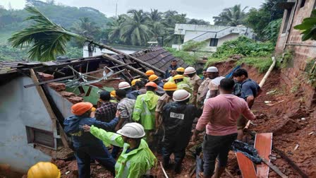 FOUR MEMBERS OF SAME FAMILY DIED  വീട് തകര്‍ന്ന് നാല് മരണം  ഒരു കുടുംബത്തിലെ 4 പേര്‍ മരിച്ചു  4 DIED AFTER A HOUSE COLLAPSED