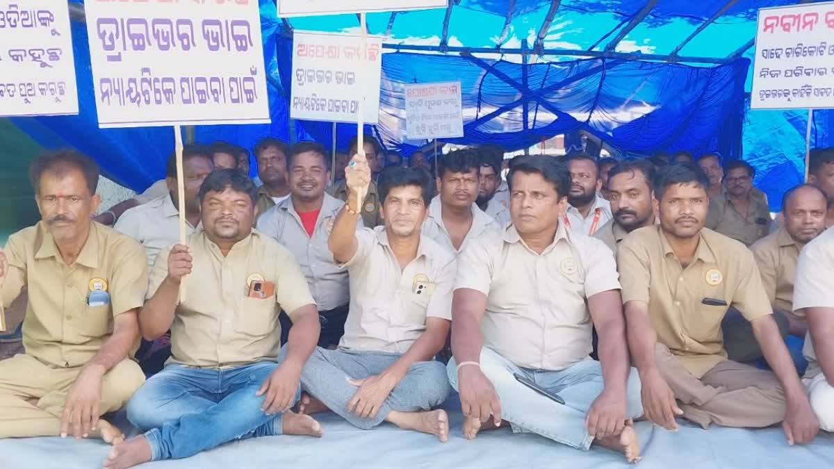 driver association stages dharna in bhubaneswar