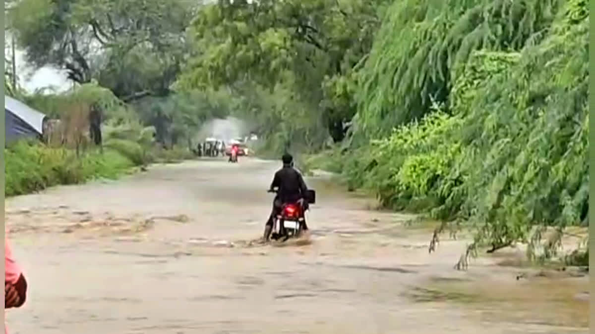 red-alert-in-kalaburagi-school-holidays-due-to-heavy-rains