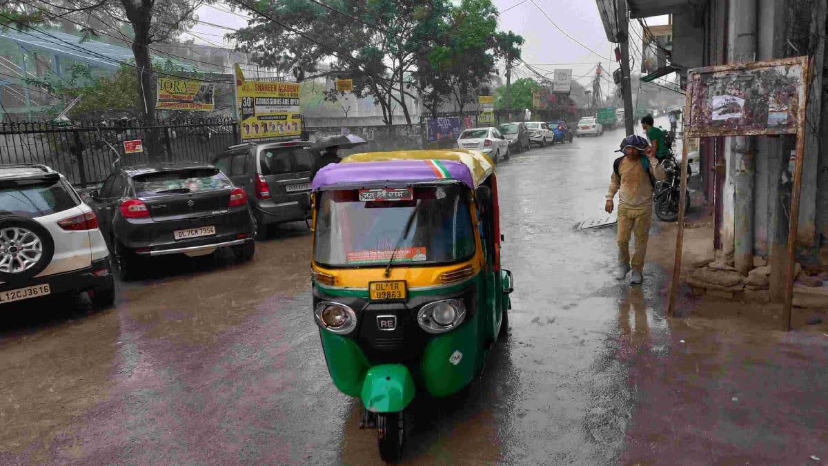 دہلی میں پھر موسلا دھار بارش