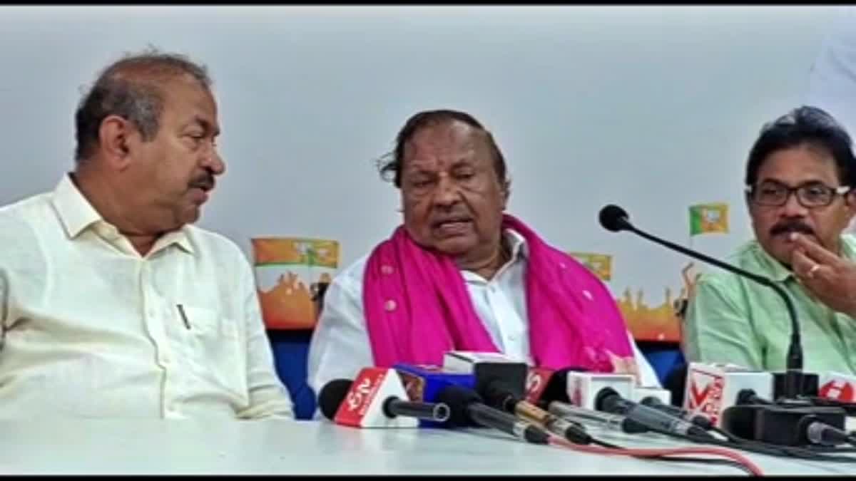 KS Eshwarappa spoke at the press conference.