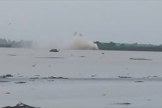 : यमुना नदी में फटी गैस पाइपलाइन