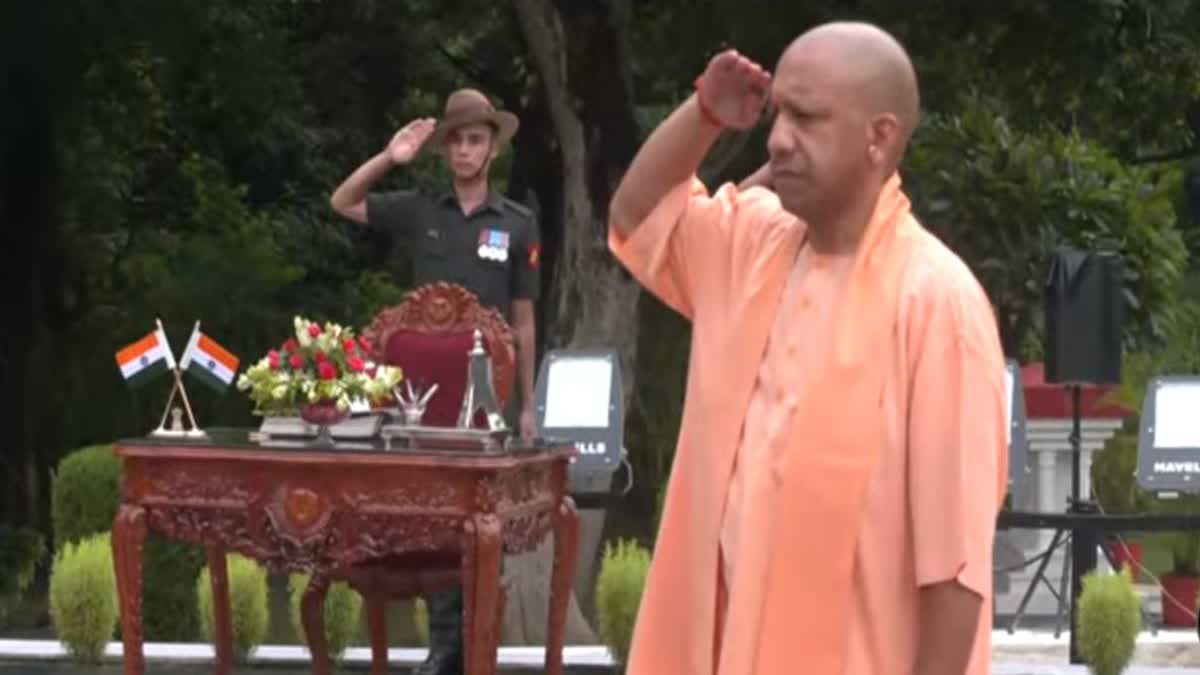 CM YOGI ने शहीदों को किया नमन