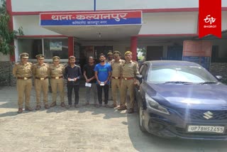 पुलिस की गिरफ्त में लुटेरे.