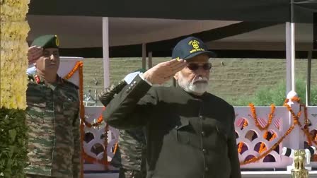 PM Modi Pays Tribute To War Heroes At Kargil War Memorial In Ladakh