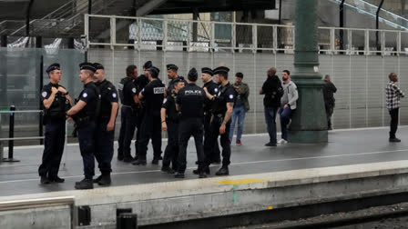 PARIS RAIL NETWORK STOPPED