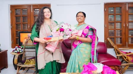 Renu Desai meets Minister Konda Surekha