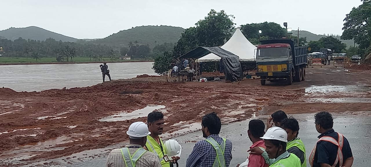 Metal objects found  Gangavali River  River flow hindrance of operations  Uttara Kannada