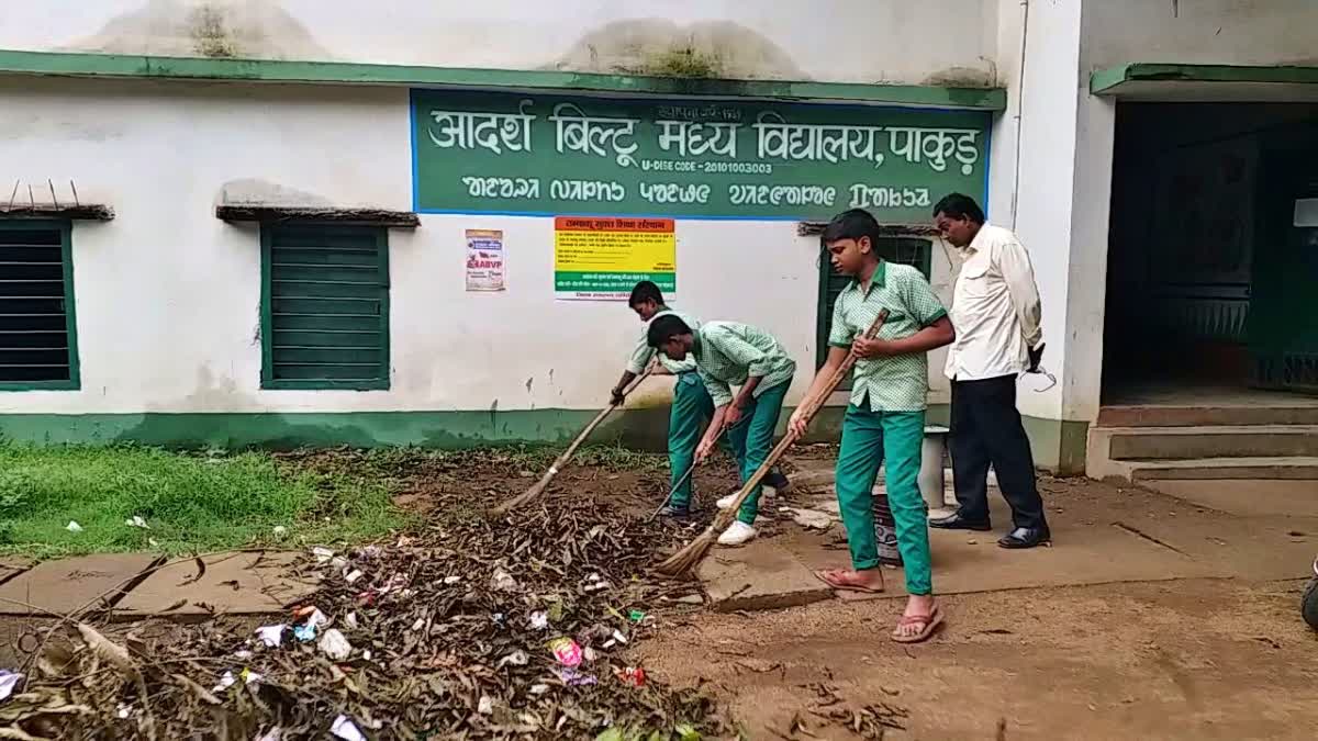 Children cleaning garbage in School