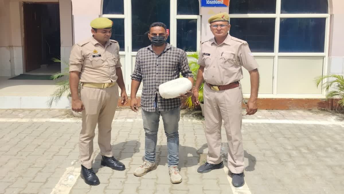 Police arrested Ganja smuggler in greater noida