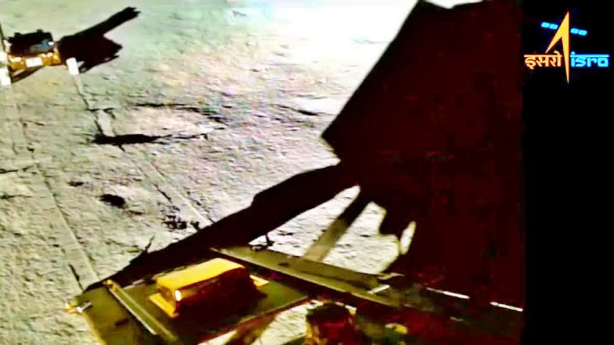 Pragyan Rover Roaming in Moon  Pragyan Rover  Moon  ISRO  Chandrayaan 3  ശിവ ശക്തി പോയിന്‍റ്  പ്രഗ്യാന്‍ റോവര്‍  റോവര്‍  ചിത്രങ്ങള്‍ പങ്കുവച്ച് ഐഎസ്‌ആര്‍ഒ  ഐഎസ്‌ആര്‍ഒ  South Pole  ദക്ഷിണ ധ്രുവം  Shiv Shakti Point