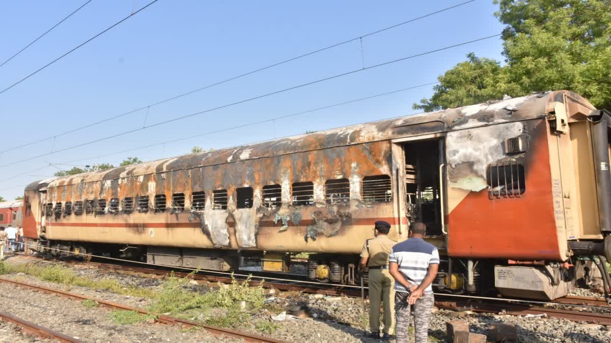 Madurai Train Fire  Madurai Train Fire Case against Tour Agency  Tour Agency  Madurai  Tour Agency on Madurai Train Fire  Tourist Company  Bhasin Tours and Travels  Railway Safety Act  Southern Railway  മധുര ട്രെയിന്‍ അപകടത്തില്‍  സ്വകാര്യ ടൂറിസ്‌റ്റ് കമ്പനി  ടൂറിസ്‌റ്റ് കമ്പനി  കേസെടുത്ത് പൊലീസ്  പൊലീസ്  ഭസിന്‍ ടൂറ്‌സ്‌ ആന്‍ഡ് ട്രാവല്‍സ്  ട്രെയിന്‍  ദക്ഷിണ റെയില്‍വേ