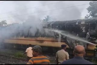 Etv BharatTwo coaches of train caught fire at Madurai railway junction