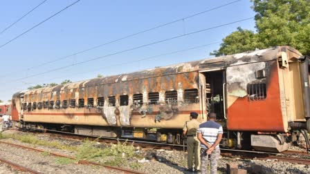 Madurai Train Fire  Madurai Train Fire Case against Tour Agency  Tour Agency  Madurai  Tour Agency on Madurai Train Fire  Tourist Company  Bhasin Tours and Travels  Railway Safety Act  Southern Railway  മധുര ട്രെയിന്‍ അപകടത്തില്‍  സ്വകാര്യ ടൂറിസ്‌റ്റ് കമ്പനി  ടൂറിസ്‌റ്റ് കമ്പനി  കേസെടുത്ത് പൊലീസ്  പൊലീസ്  ഭസിന്‍ ടൂറ്‌സ്‌ ആന്‍ഡ് ട്രാവല്‍സ്  ട്രെയിന്‍  ദക്ഷിണ റെയില്‍വേ