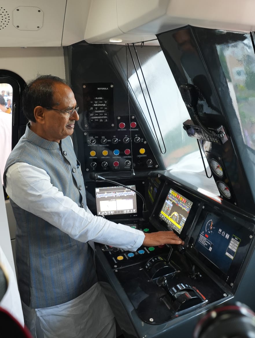 CM Shivraj launched metro model coach