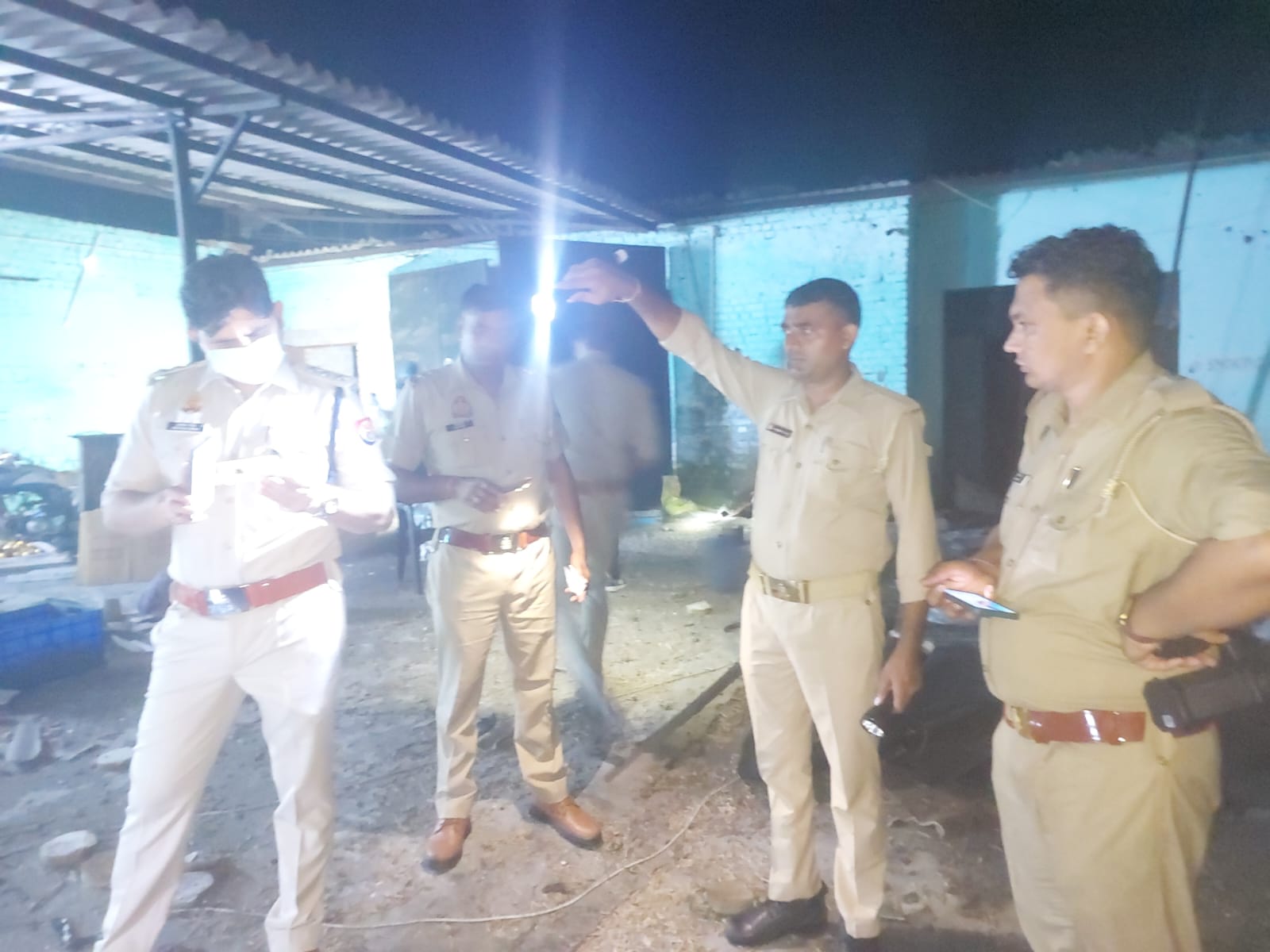 घटनास्थल पर मौजदू पुलिस फोर्स