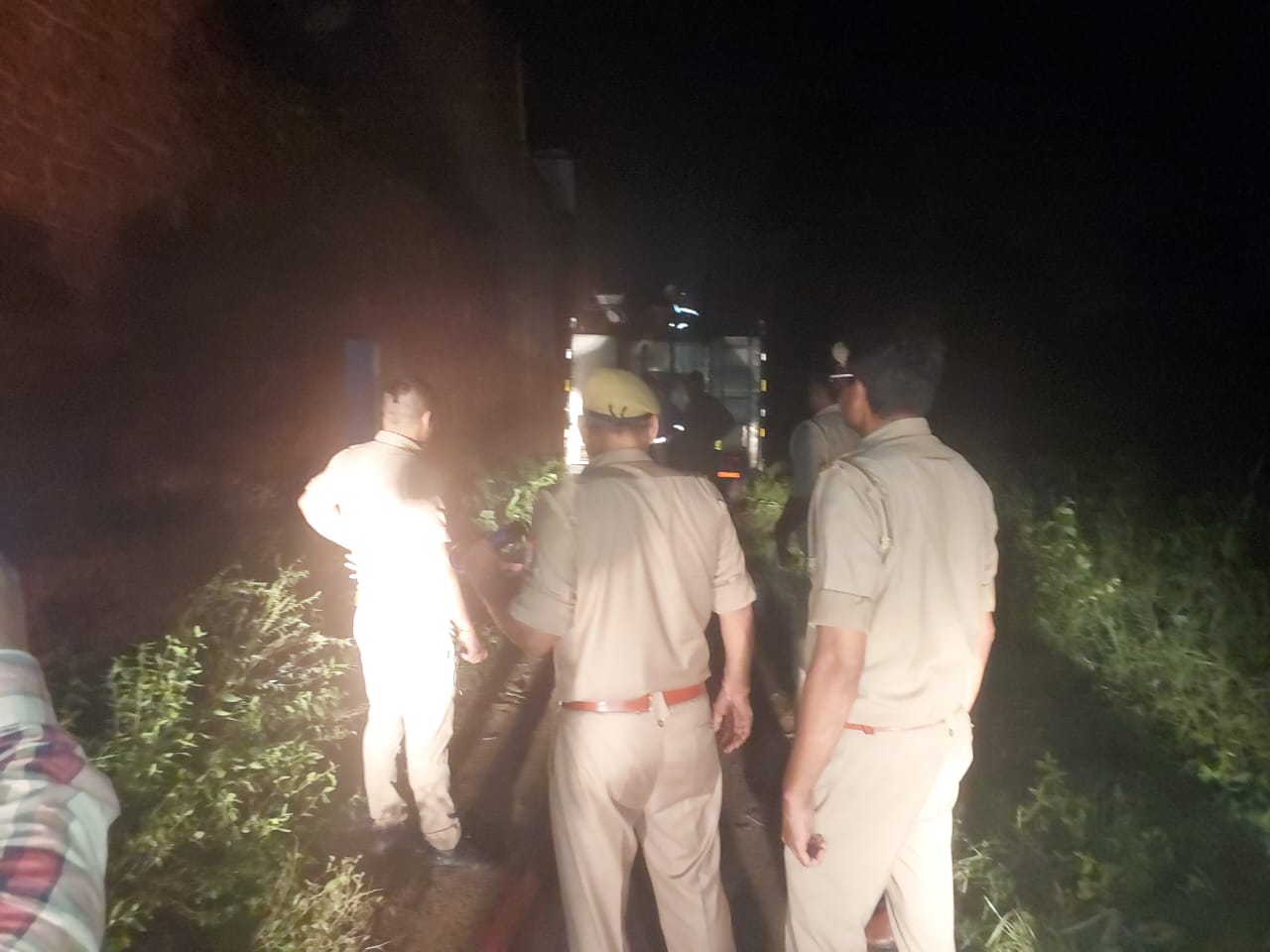 मौके पर पहुंची पुलिस फोर्स