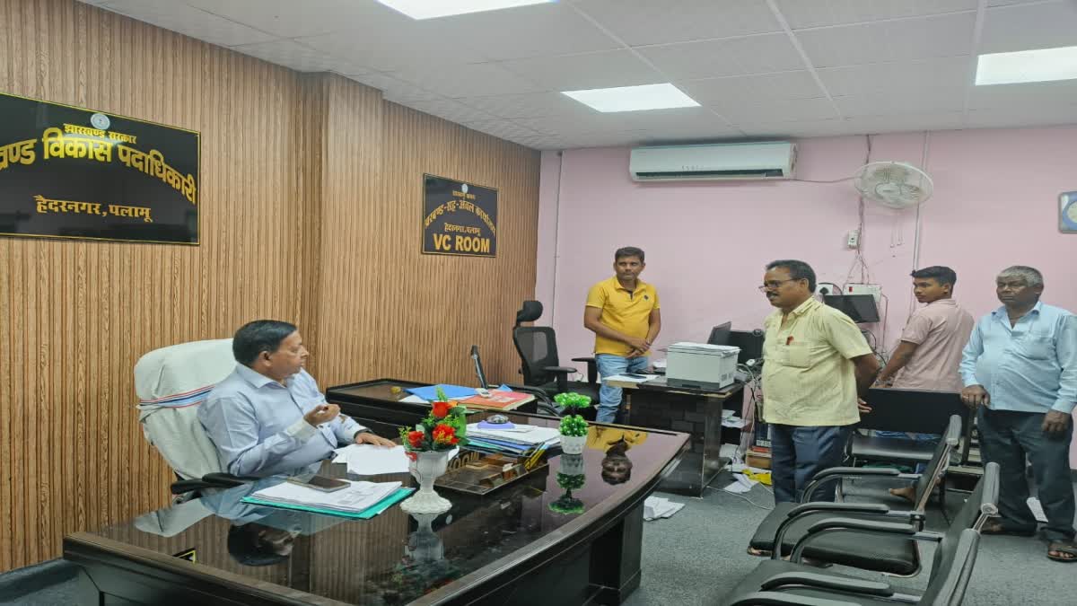 district-administration-inspected-abua-awas-yojana-in-palamu