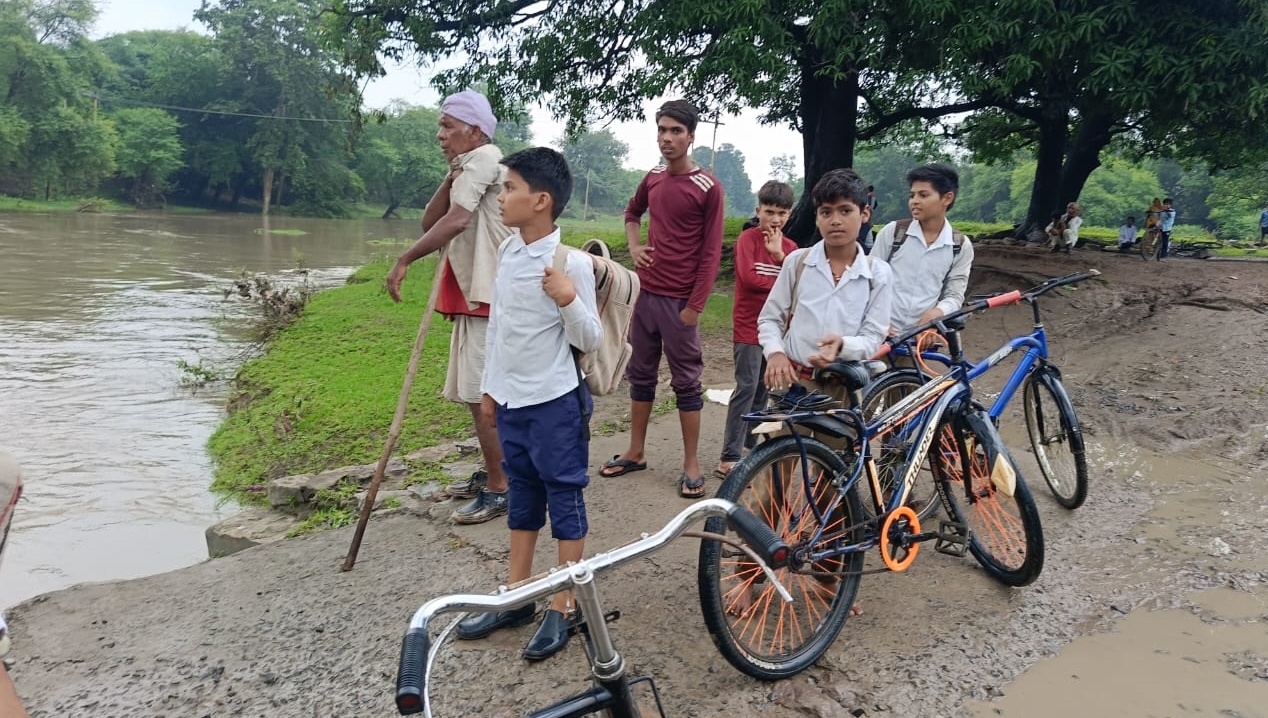 DAMOH LAKHAJAUNI VILLAGE NO ROAD