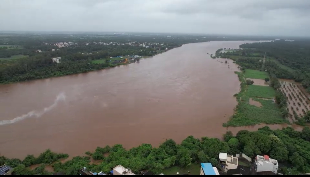 નવસારી શહેરમાં પૂર્ણા નદીના પાણી ભરાવાની શરૂઆત થઈ ગઈ છે