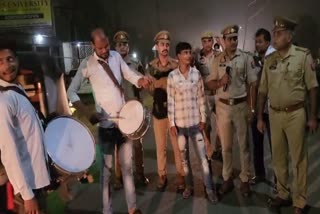 पुलिस ने बैंडबाजे के साथ बदमाशों को किया जिला बदर.