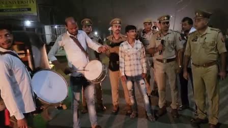 पुलिस ने बैंडबाजे के साथ बदमाशों को किया जिला बदर.