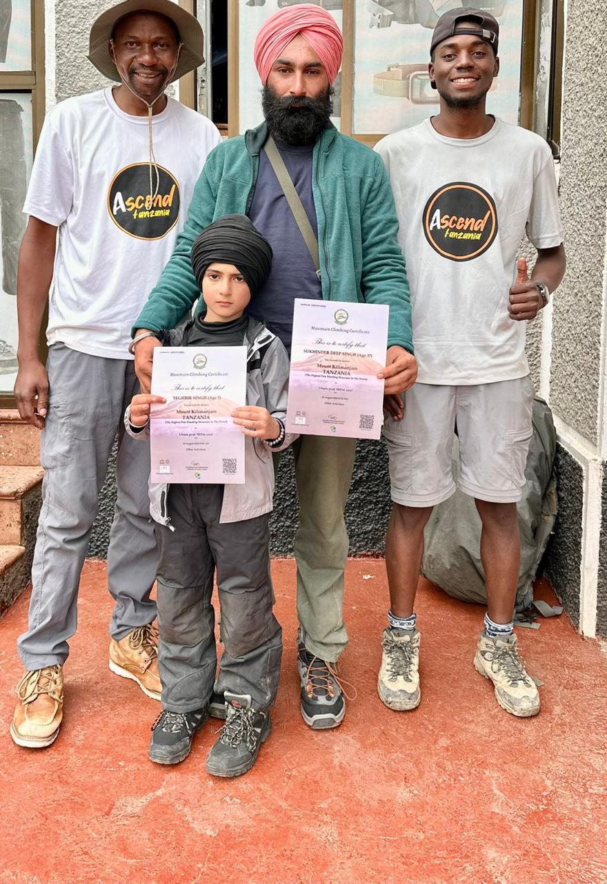 5 year old Tegbir Singh of Rupnagar created a record by climbing the highest peak of the African continent