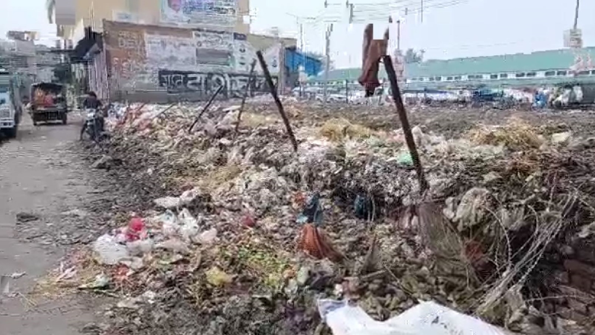 Garbage in Palwal Vegetable Market