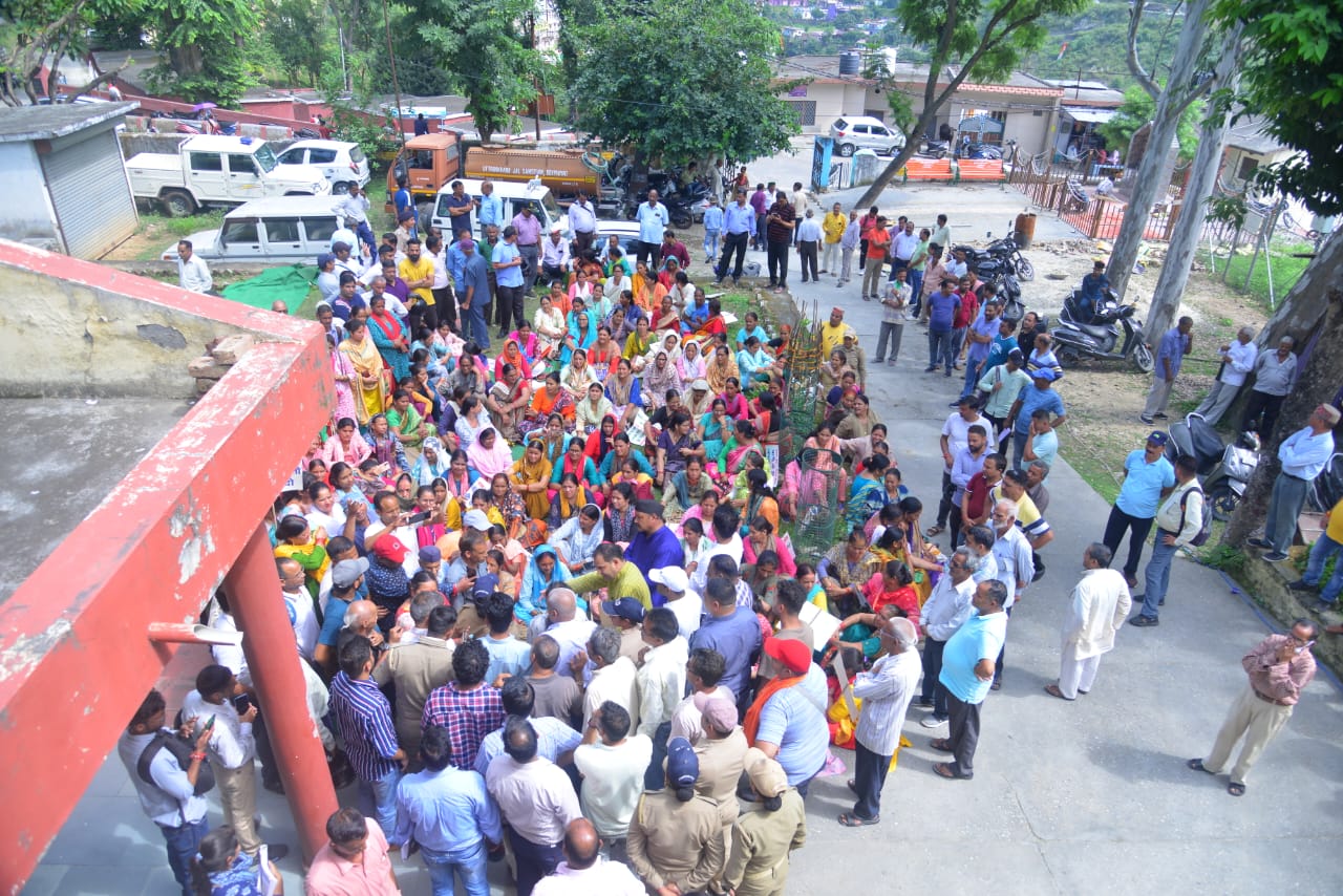 People Protest For Water In Chauras