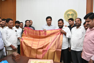 KTR Appreciated vijay for weaving unique sarees