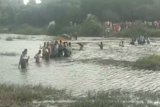 Villagers_Crossing_River_With_Body_for_Funeral