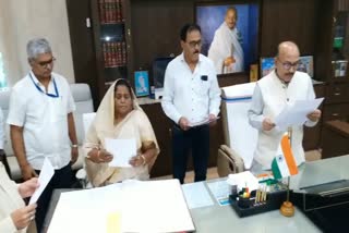 Jharkhand Assembly Speaker Rabindranath Mahto administered oath to newly elected MLA Baby Devi