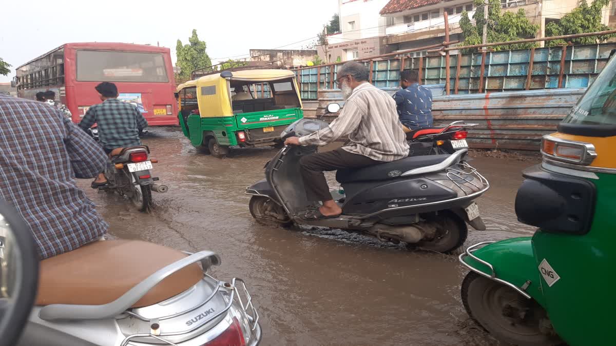 સ્થાનિકોને ગરમી બફારમાંથી રાહત મળી તો બીજી તરફ ખેડૂતોની ચિંતા વધી