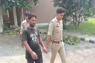 Baghpat Naresh Chicken Corner worker making tandoor roti by spitting Accused arrested see Video