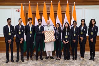 PM Modi meets gold winning indian team in chess olympiad 2024 hails their performance